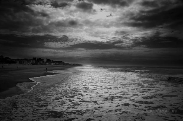 Playa y espuma, Pinamar, Argentina 2013.