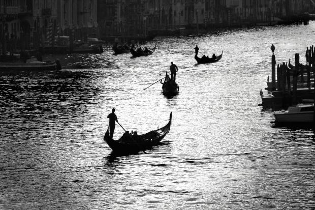 Góndolas en Rialto, Venezia, Italia, 2010.