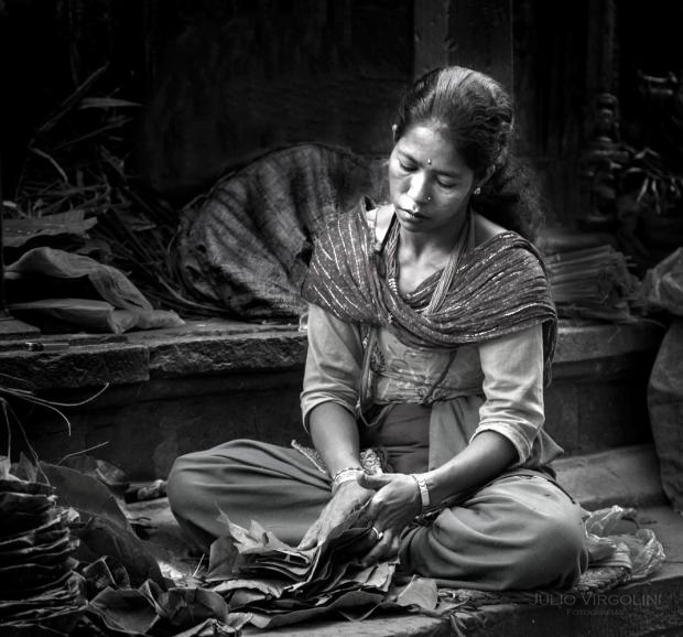 Locales a la calle en Kathmandu 2014: artesanía vegetal.