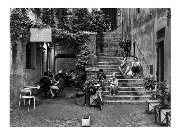 Pizza del teatro, Roma