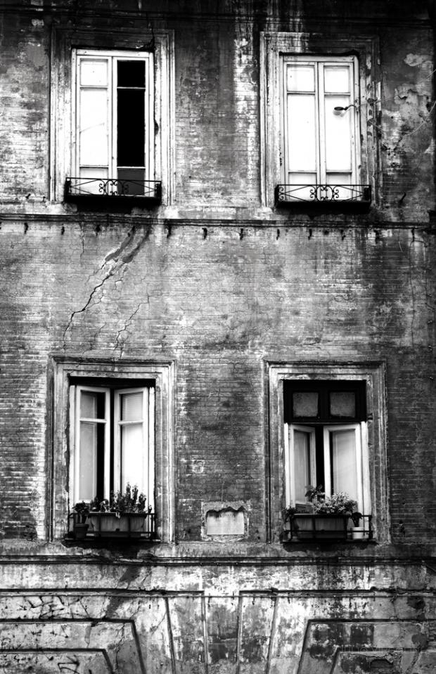 Quattro finestre, Roma